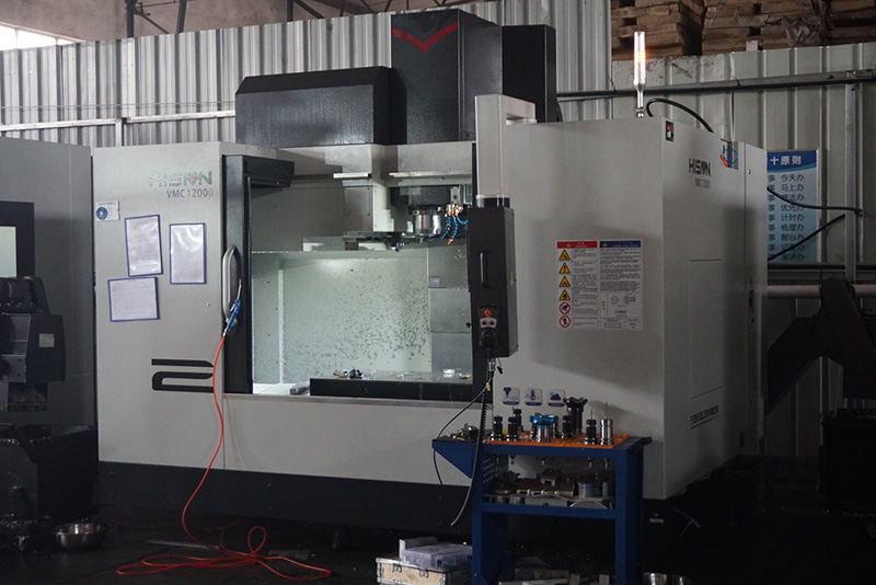 Vertical-Machining-Center-1