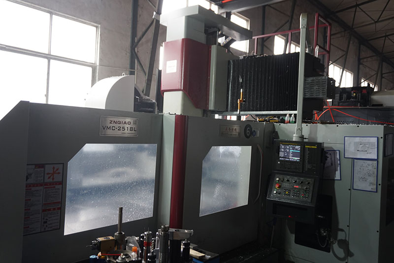 Vertical-Machining-Center-2