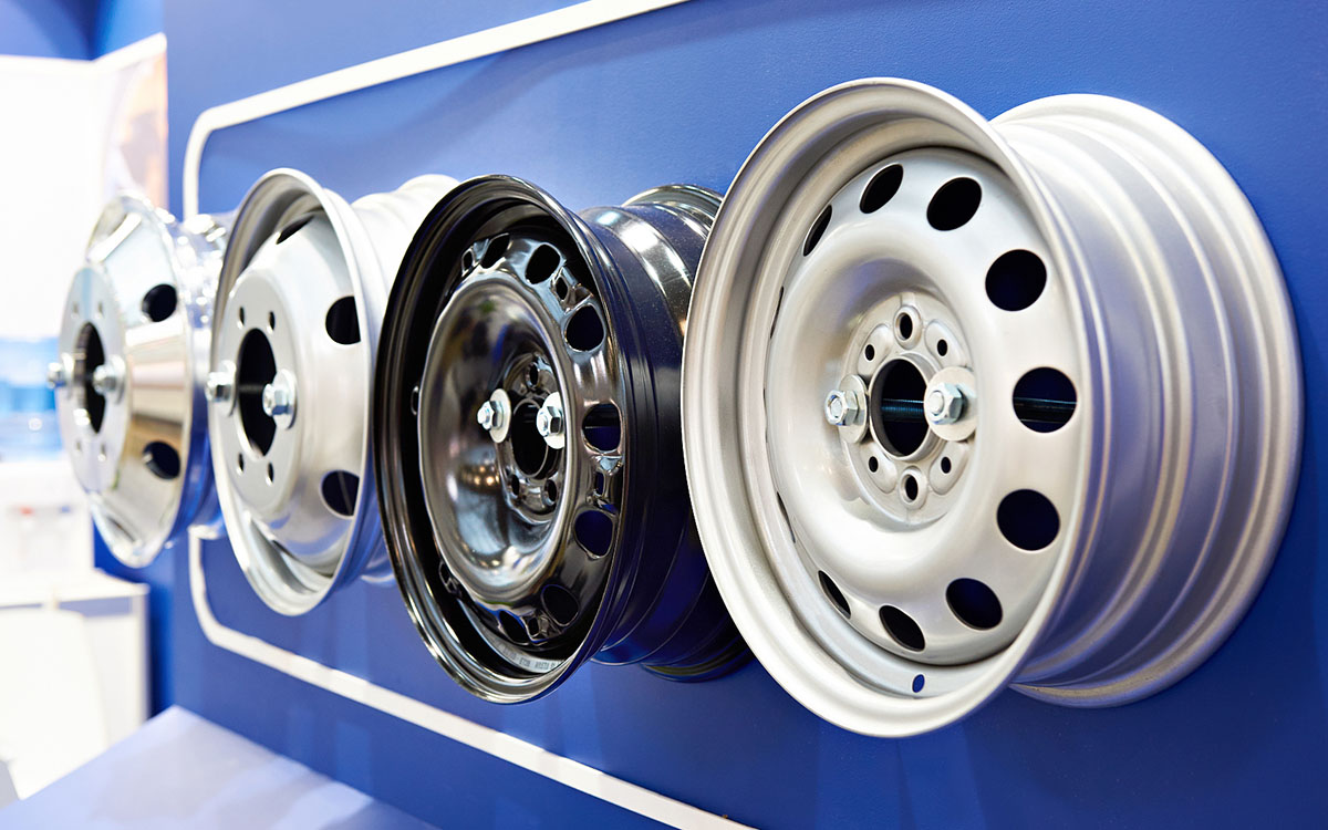 Metal stamped rims of wheels for cars in the shop